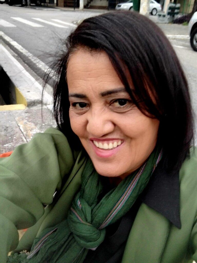 Elaine, cabeleireira a domicílio em São José dos Campos