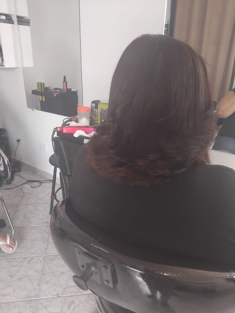 Chanel com movimento, de costas