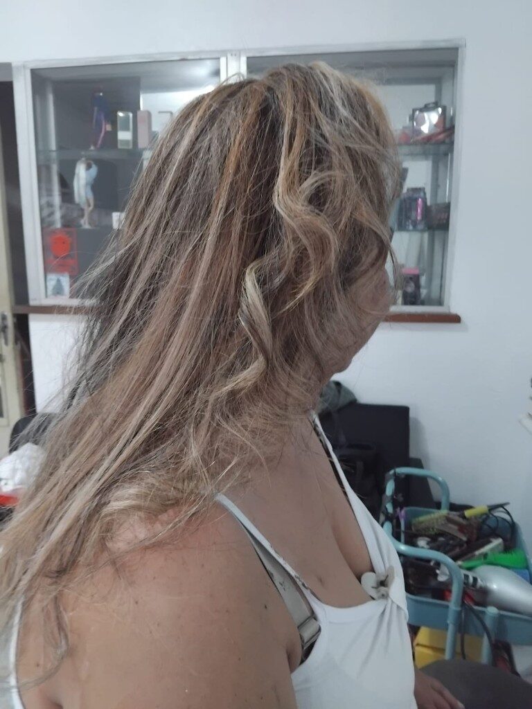 Penteado em cabelo loiro