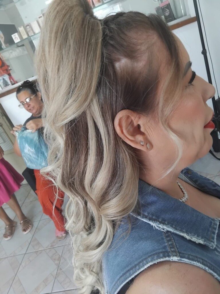 Rabo alto com ondas